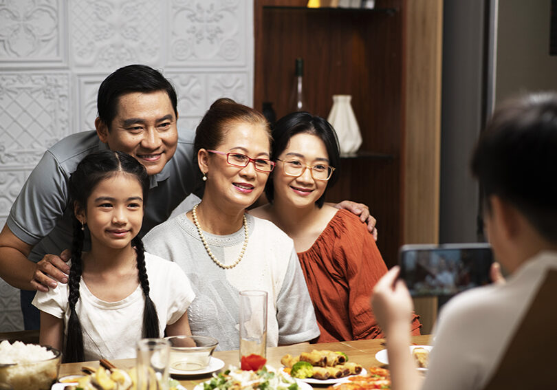 asian-family-eating-together